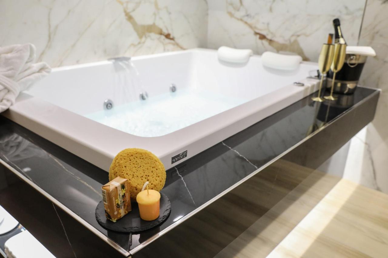 Municipio Luxury Suite Naples Extérieur photo
