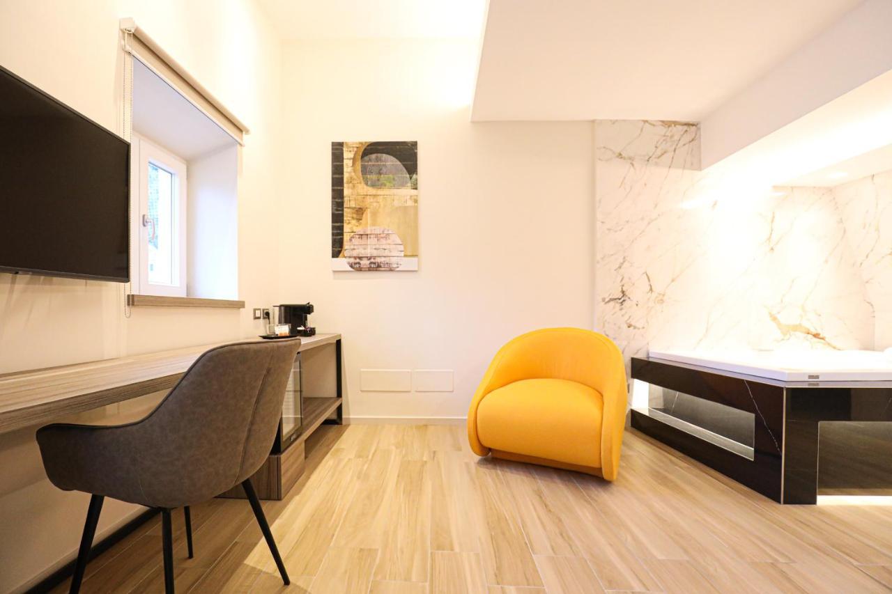 Municipio Luxury Suite Naples Extérieur photo